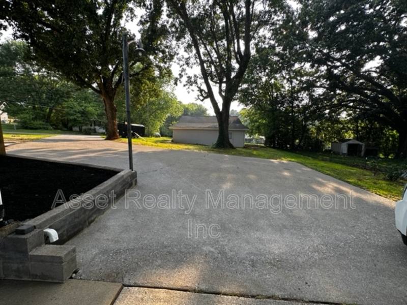 House for rent at 2208 Sanderson Rd, Knoxville, TN 37921