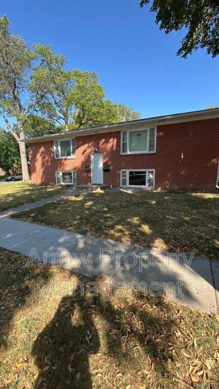 Apartment for rent at 1100 S 25th St #3, Lincoln, NE 68502