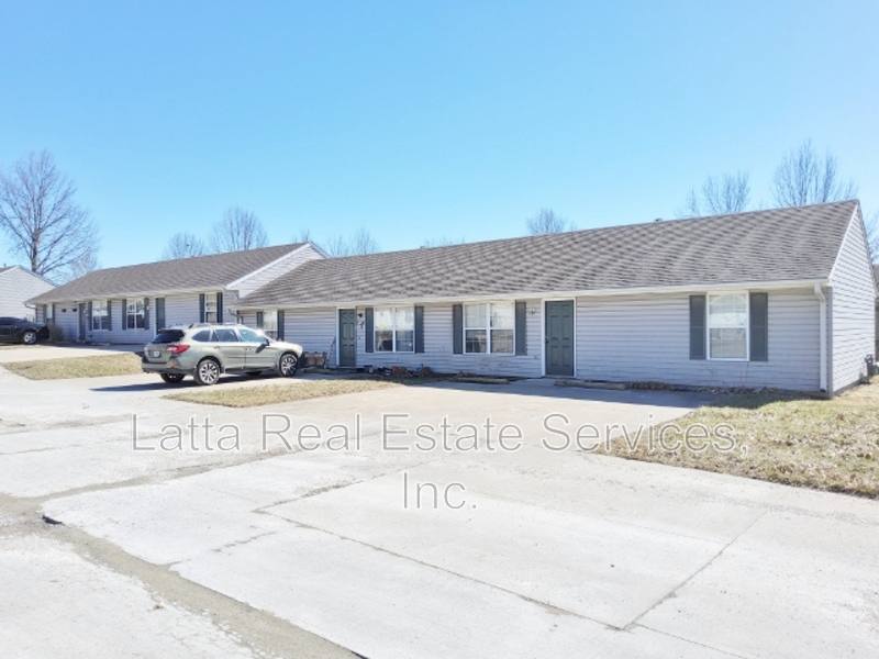 Apartment for rent at 422 S Johnson Dr #2, Odessa, MO 64076