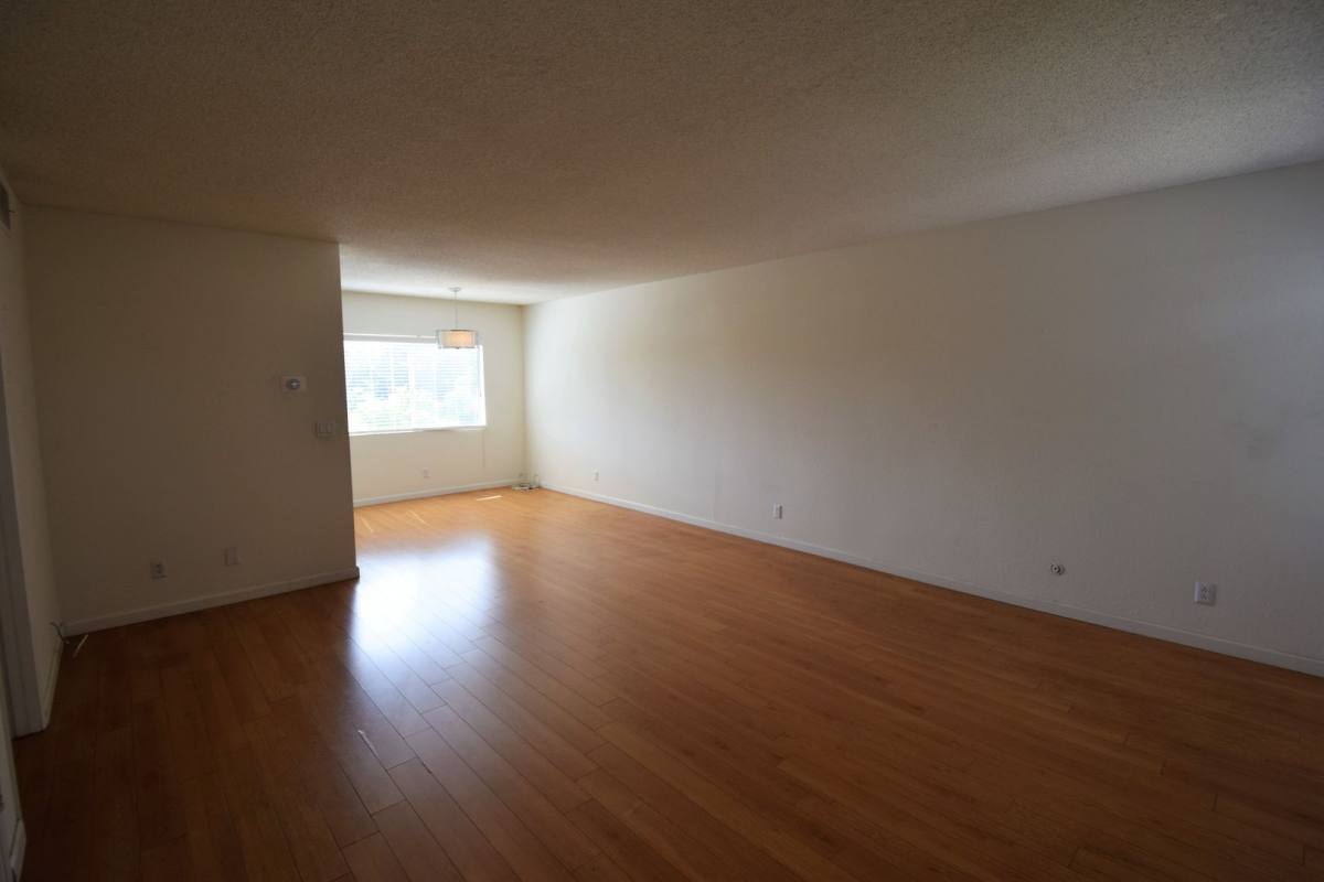 Apartment for rent at 4930 Whitsett Ave, Valley Village, CA 91607