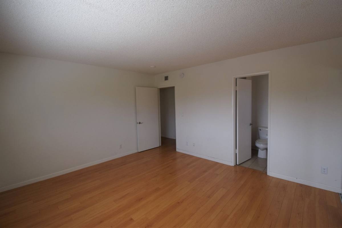 Apartment for rent at 4930 Whitsett Ave, Valley Village, CA 91607
