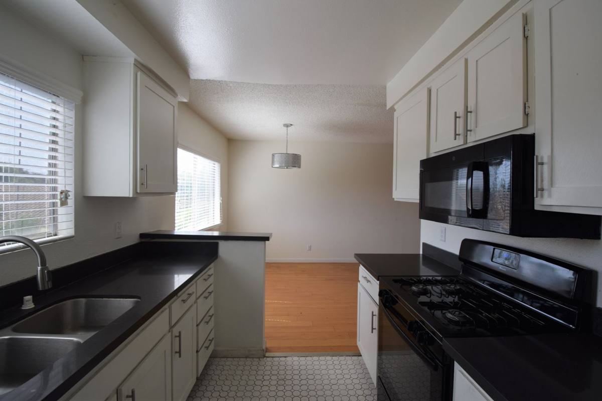Apartment for rent at 4930 Whitsett Ave, Valley Village, CA 91607