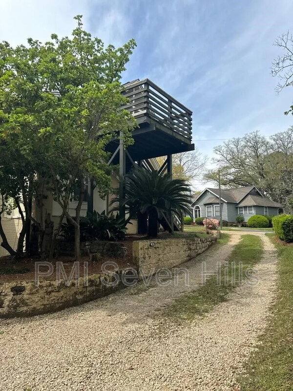Apartment for rent at 1643 Fernando Dr #2, Tallahassee, FL 32303