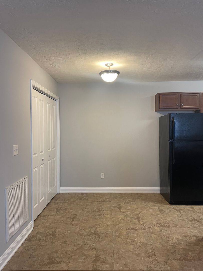 Apartment for rent at 429 Upper Stone Ave, Bowling Green, KY 42101