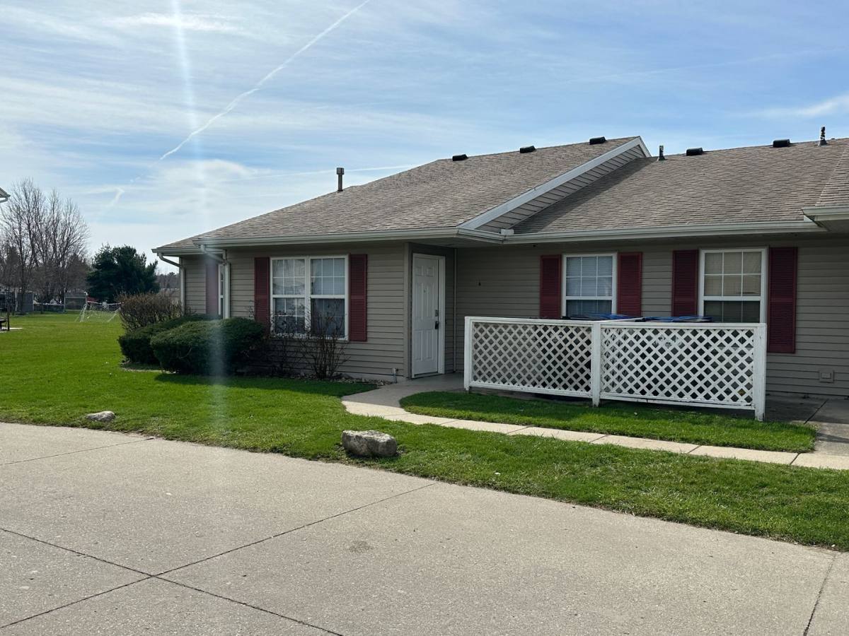 Apartment for rent at 212 S Silverwood Lane, Goshen, IN 46526