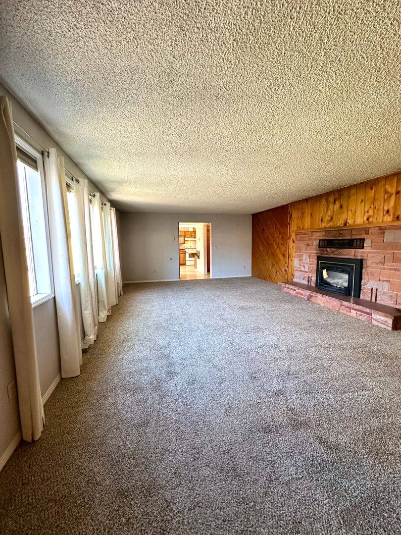 House for rent at 333 SW 35th St, Redmond, OR 97756