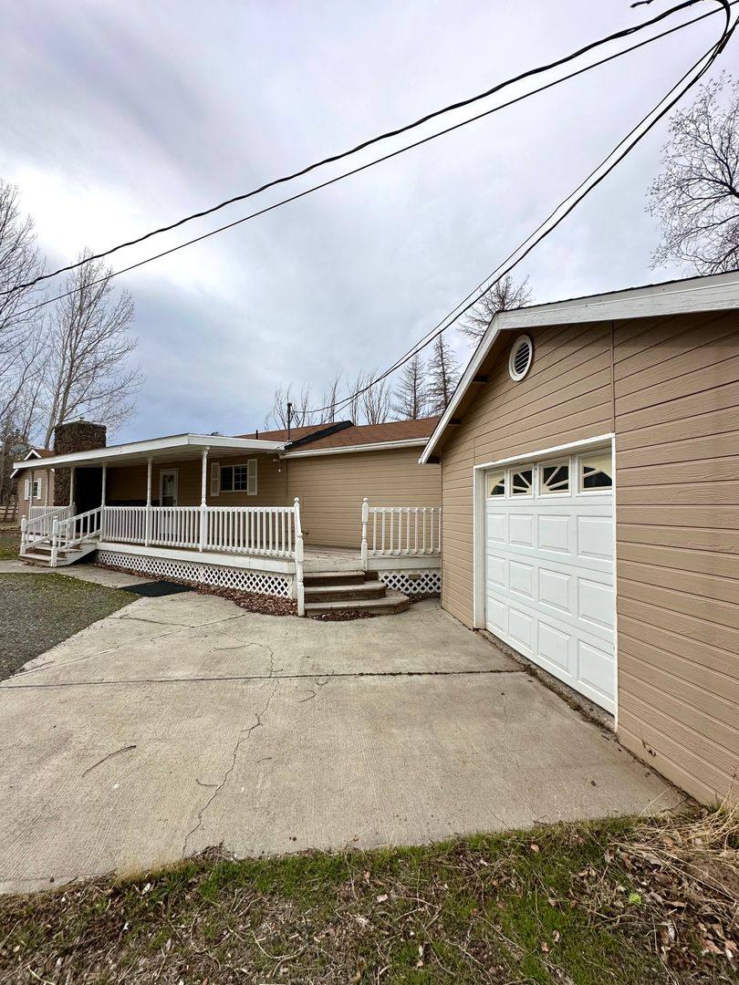 House for rent at 333 SW 35th St, Redmond, OR 97756