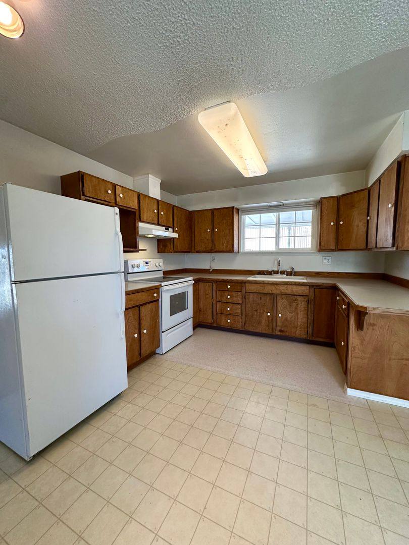 House for rent at 333 SW 35th St, Redmond, OR 97756