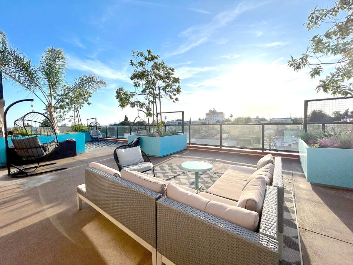 Apartment for rent at 706 N Alvarado St, Los Angeles, CA 90026