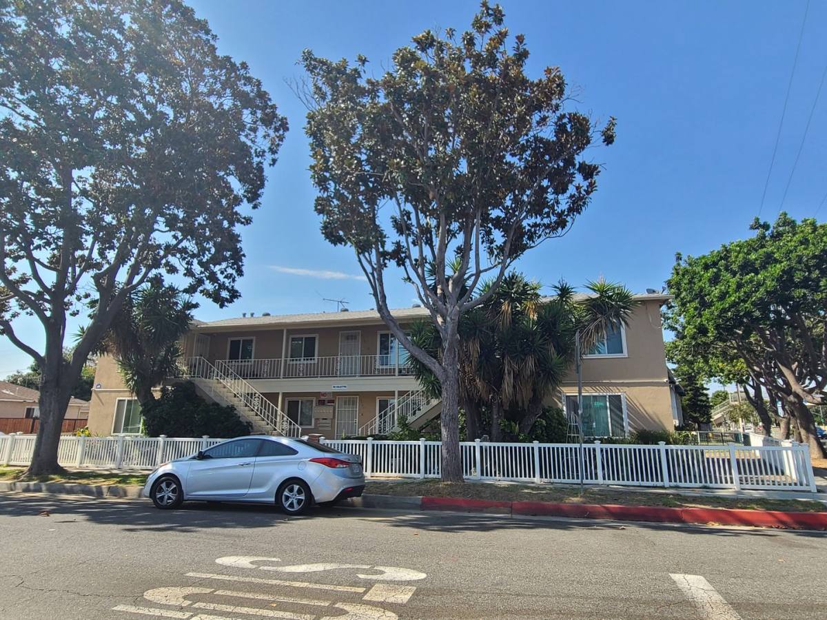 Apartment for rent at 2753 E Monroe St, Long Beach, CA 90810