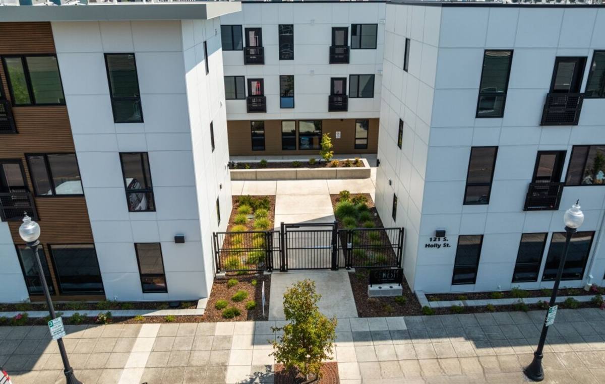 Apartment for rent at 121 S Holly St, Medford, OR 97501