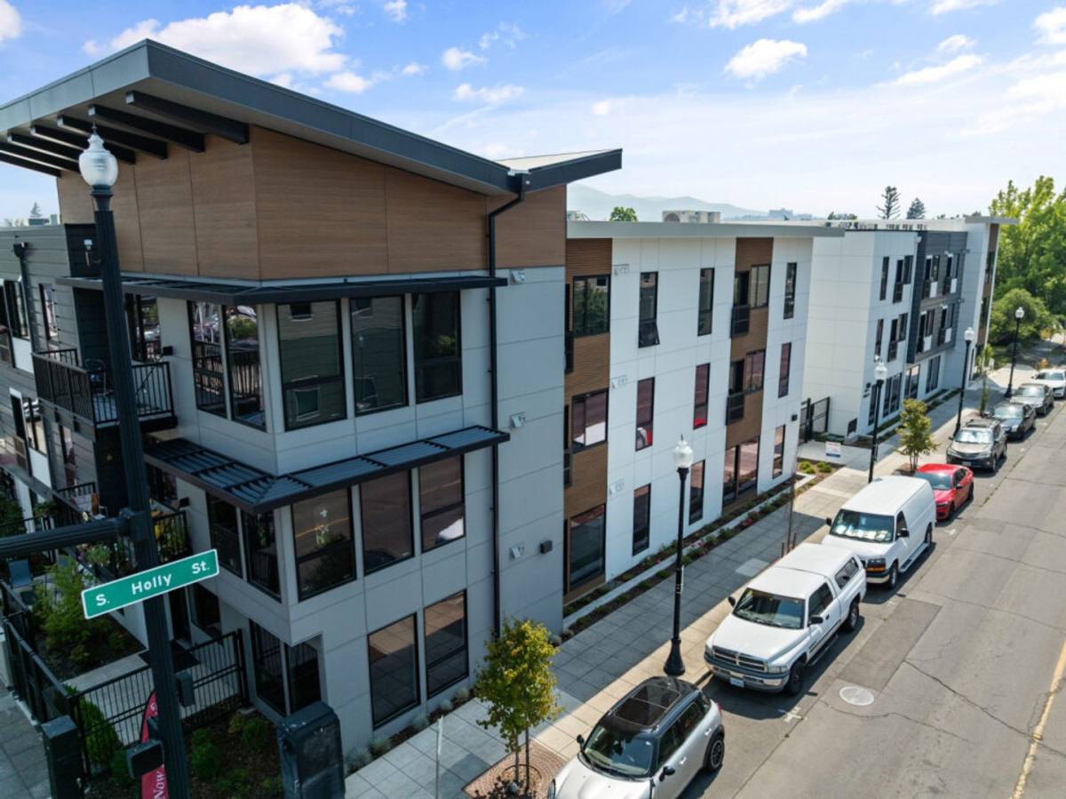 Apartment for rent at 121 S Holly St, Medford, OR 97501