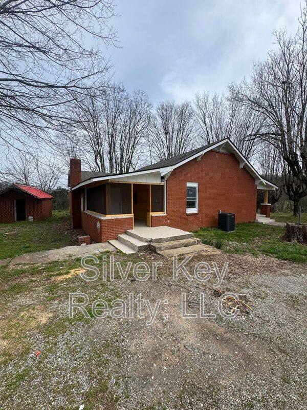 House for rent at 3663 Sweetwater Vonore Rd, Sweetwater, TN 37874