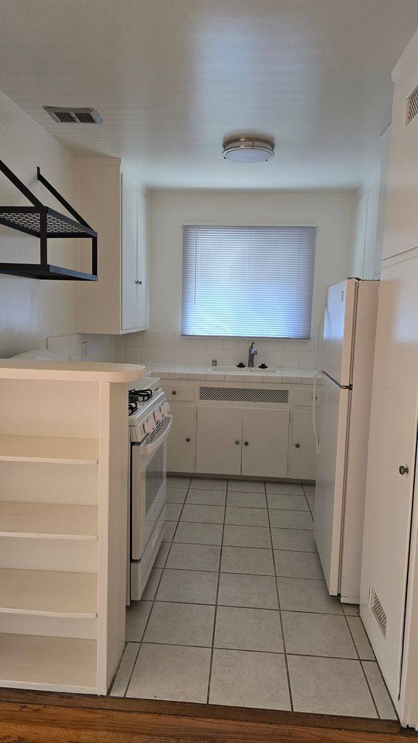 Apartment for rent at 4743 Beverly Blvd, Los Angeles, CA 90004