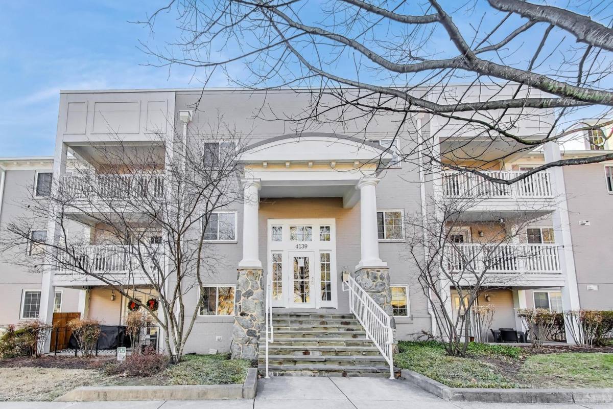 House for rent at 4139 S Four Mile Run Dr, Arlington, VA 22204