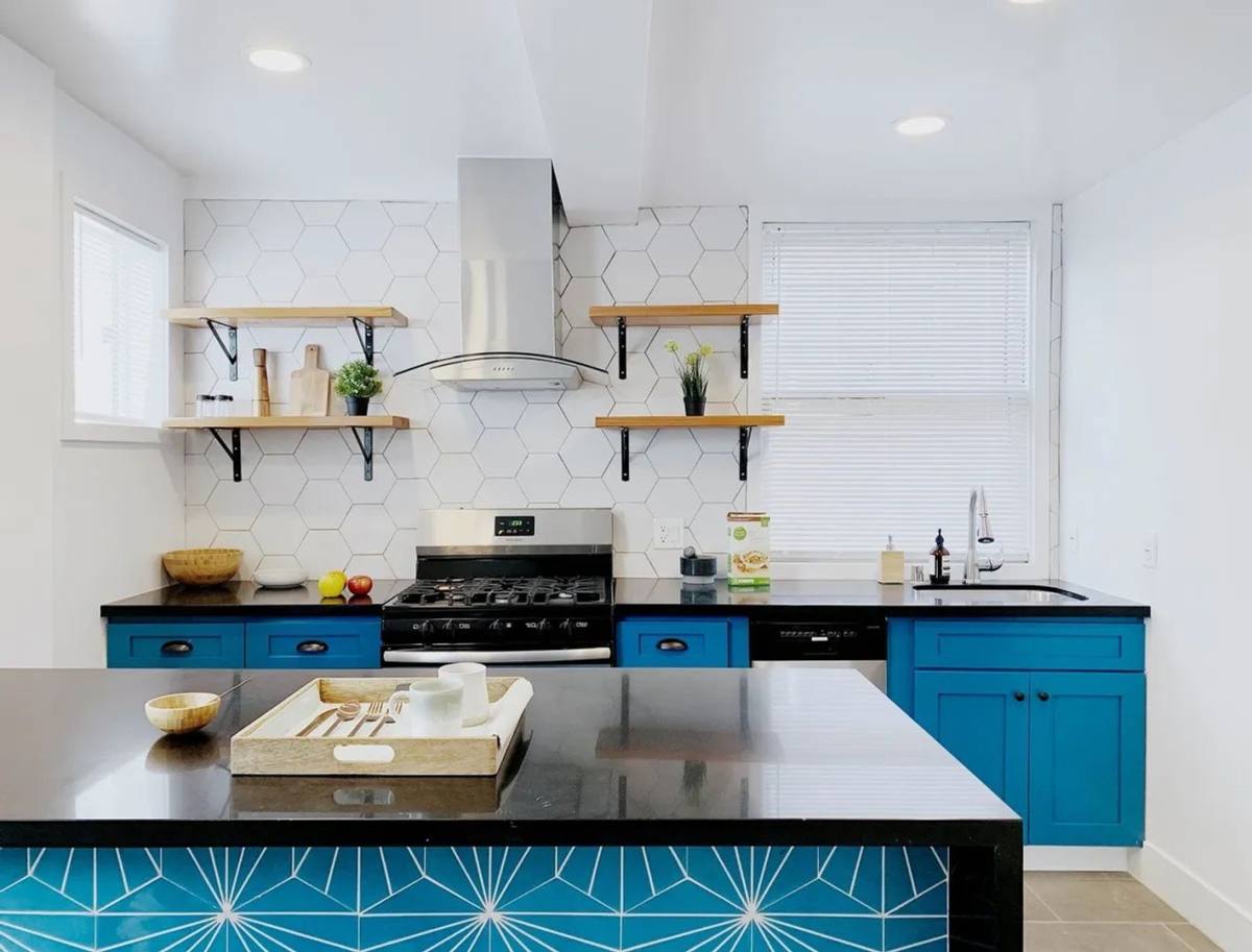 Apartment for rent at 1411 W 25th St, Los Angeles, CA 90007