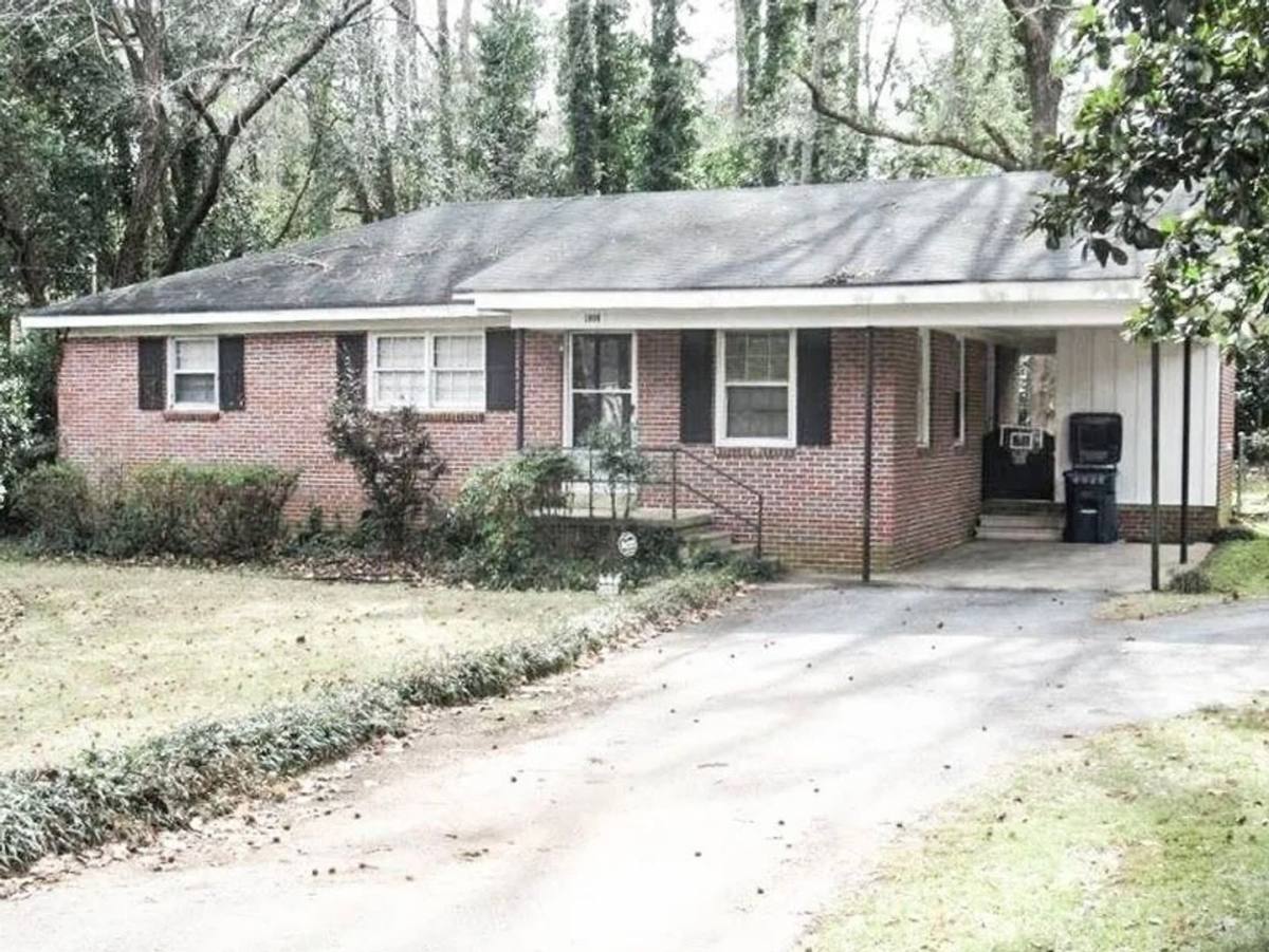House for rent at 1004 E Magnolia Ave, Auburn, AL 36830