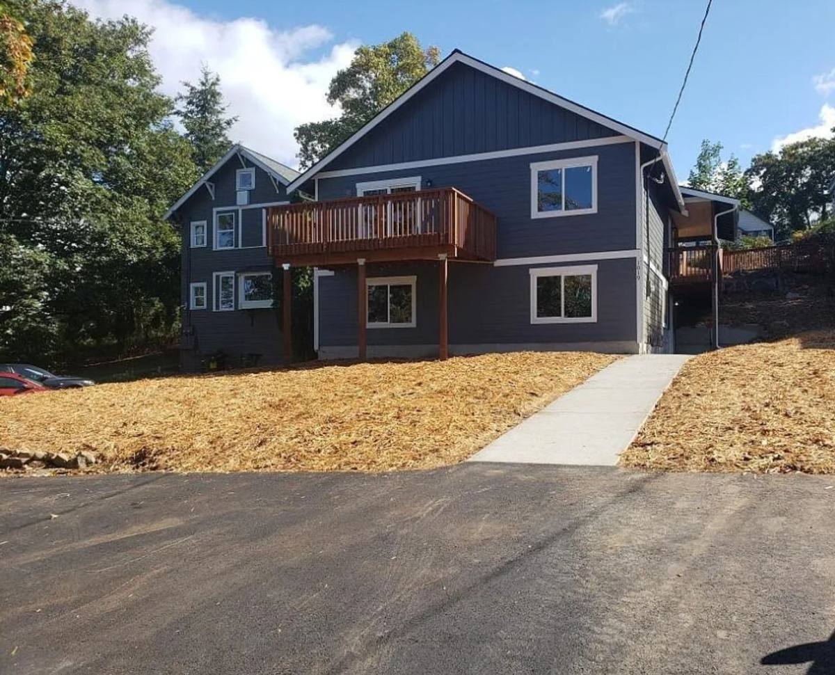 Apartment for rent at 1017 Jersey St, Bellingham, WA 98225