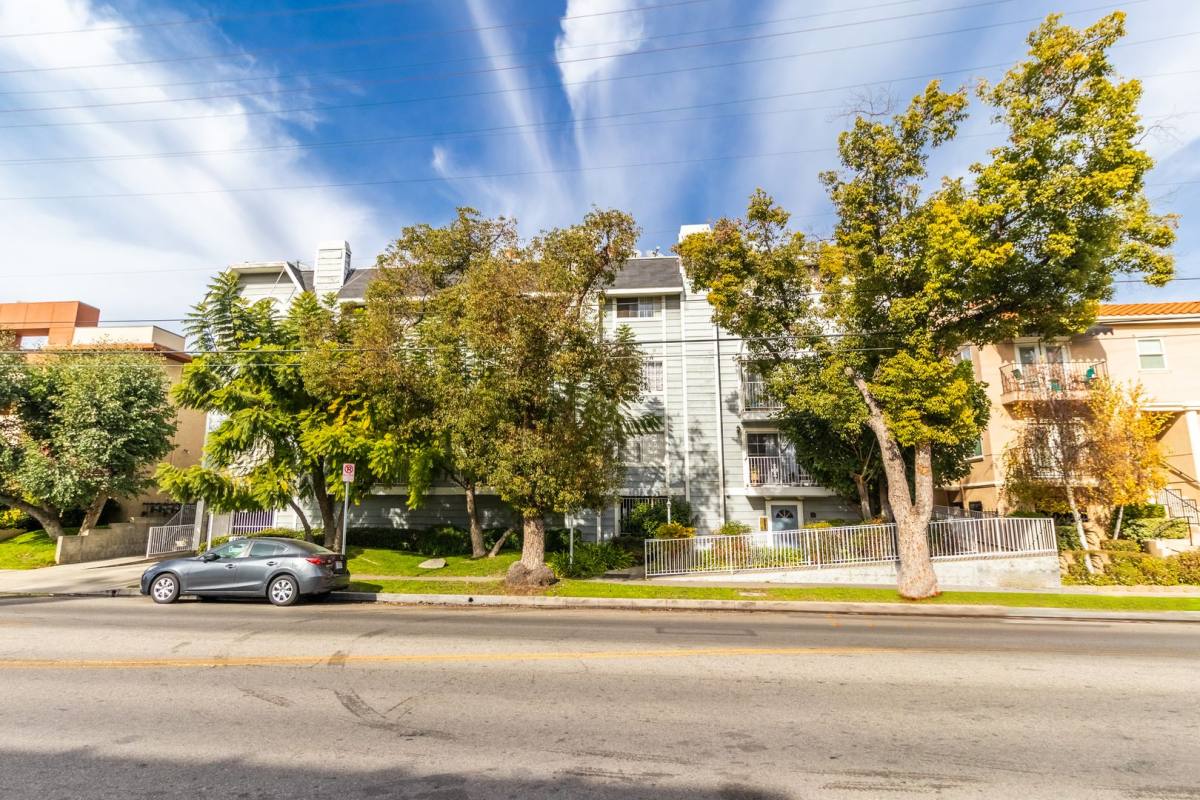Apartment for rent at 10845 Camarillo St, North Hollywood, CA 91602