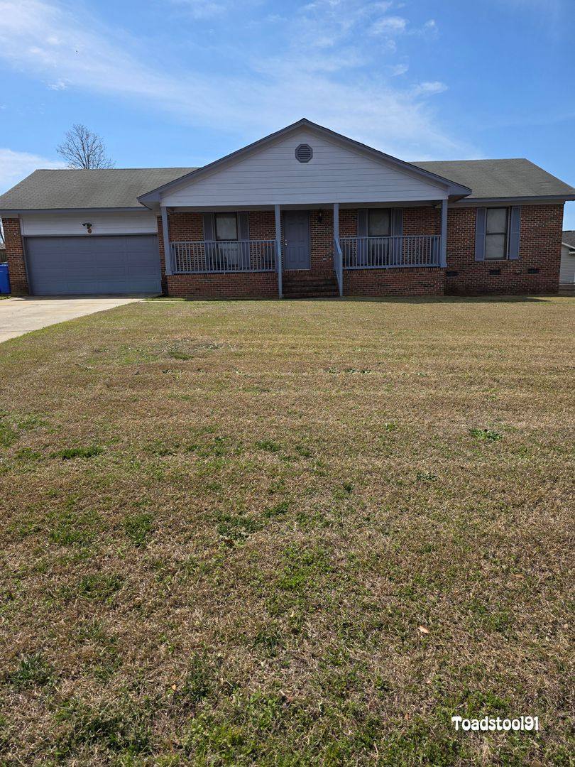 House for rent at 513 Roundtree Dr, Fayetteville, NC 28303