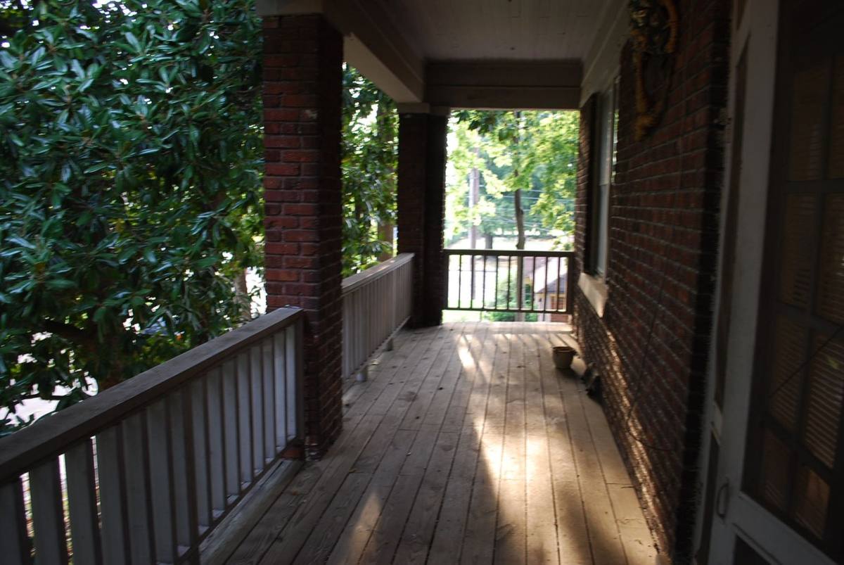 Apartment for rent at 1860 1862 Court Ave, Memphis, TN 38104
