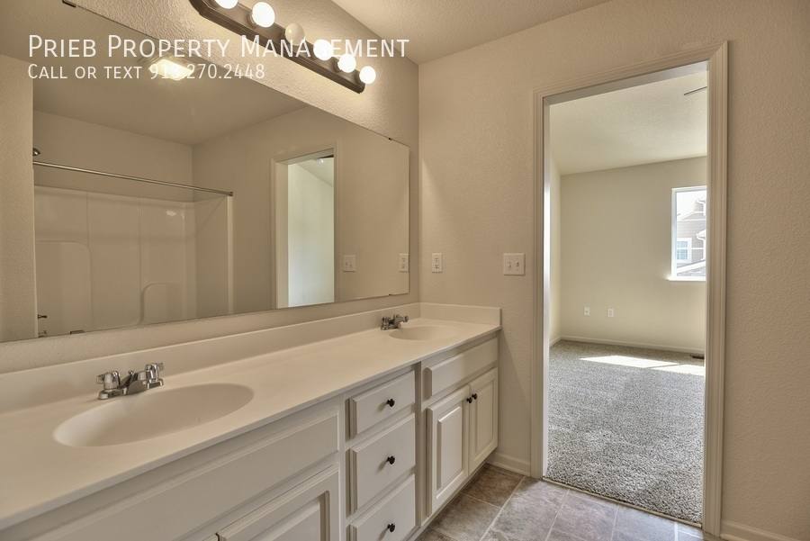 Townhouse for rent at 12652 S Noreston St #BUILDING 30, Olathe, KS 66061