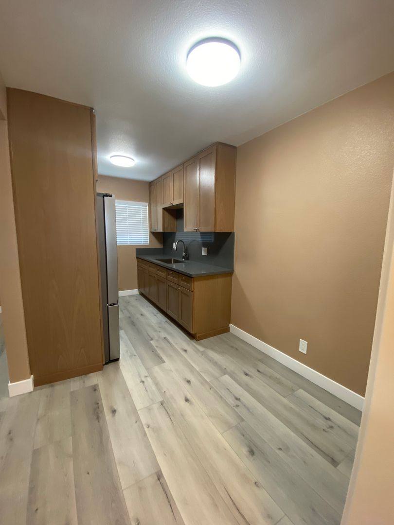 Apartment for rent at 3711 Normandie Ave, Los Angeles, CA 90007