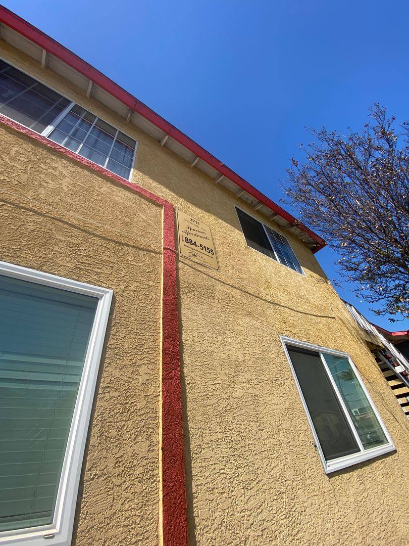 Apartment for rent at 3711 Normandie Ave, Los Angeles, CA 90007