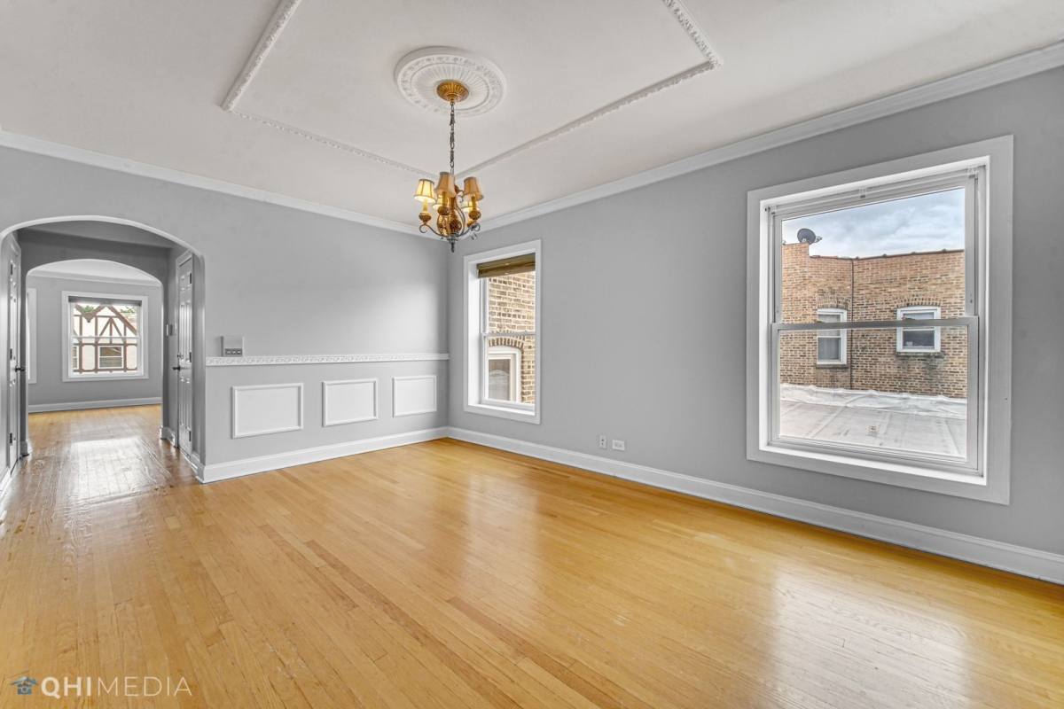 Apartment for rent at 6144 N Washtenaw Ave, Chicago, IL 60659