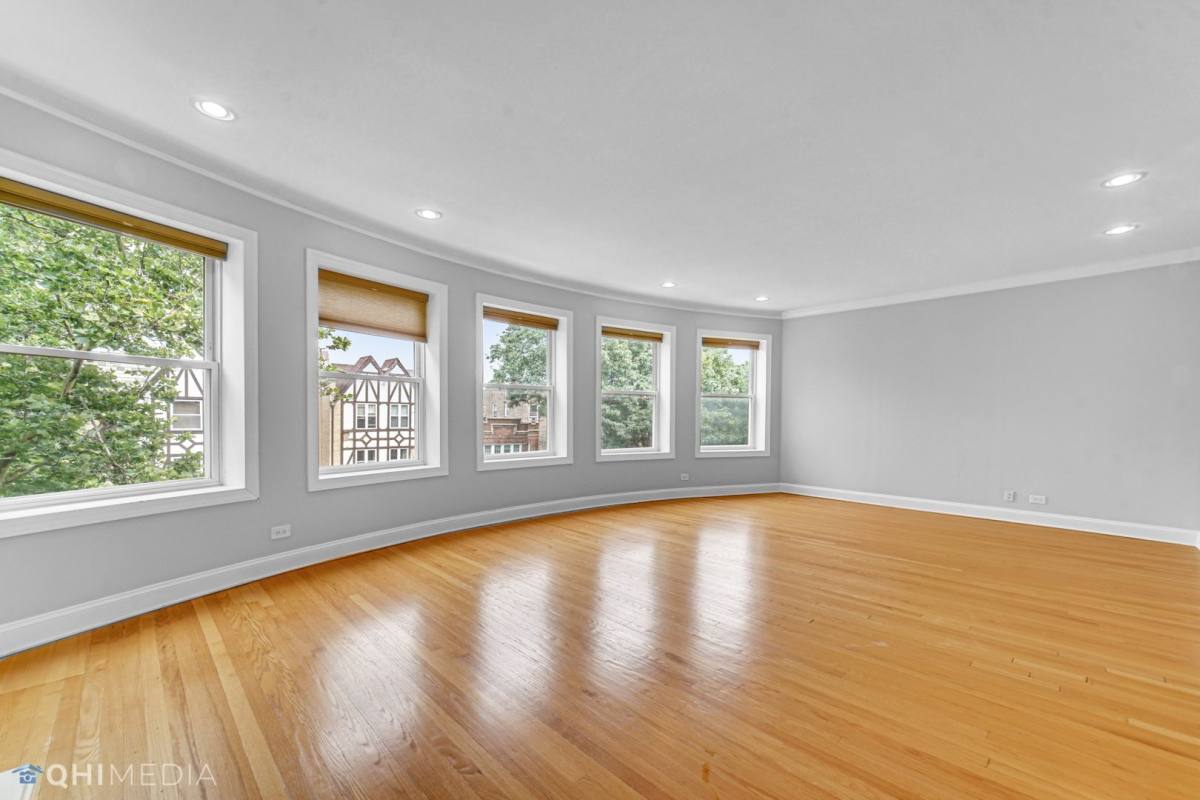 Apartment for rent at 6144 N Washtenaw Ave, Chicago, IL 60659