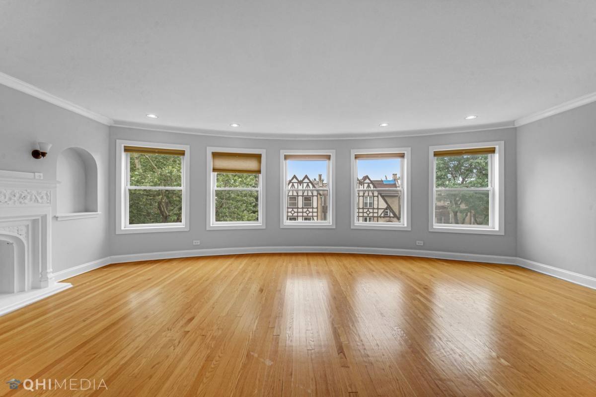 Apartment for rent at 6144 N Washtenaw Ave, Chicago, IL 60659