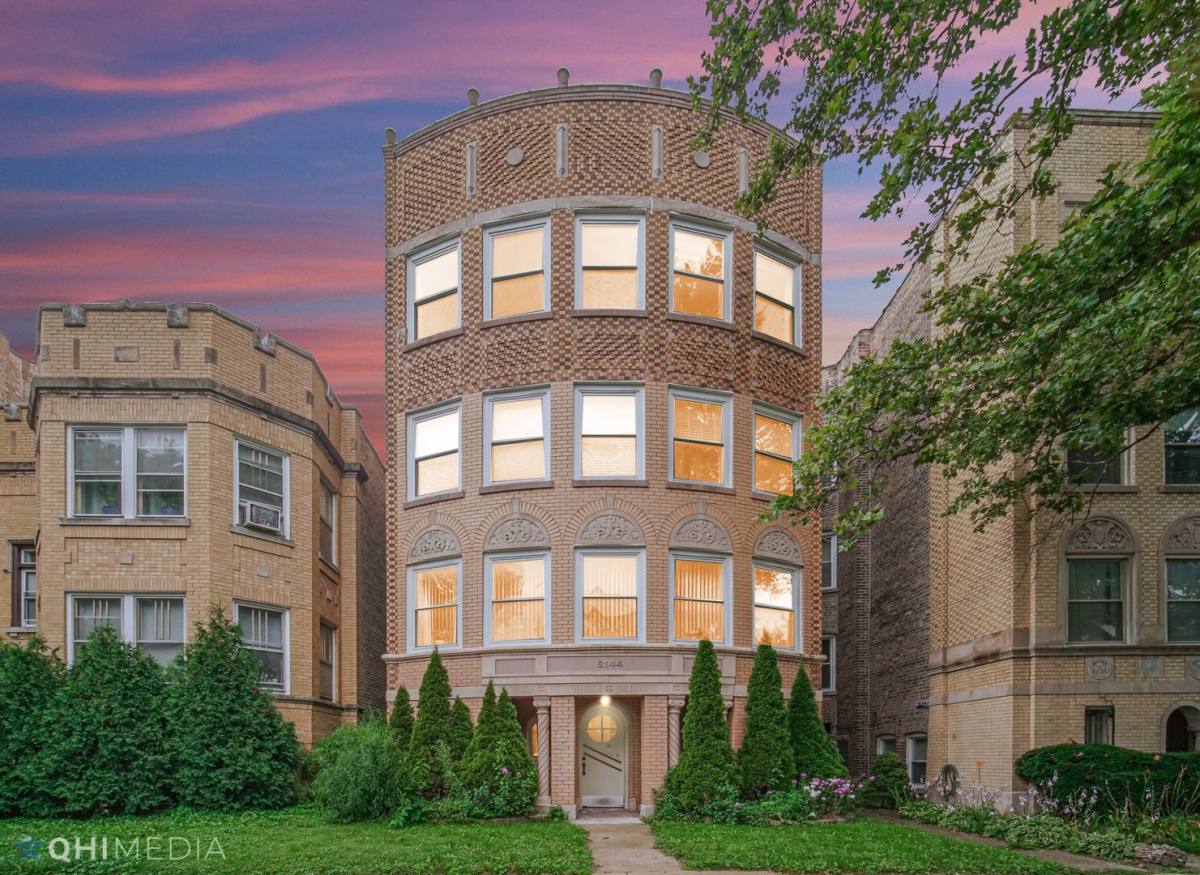 Apartment for rent at 6144 N Washtenaw Ave, Chicago, IL 60659