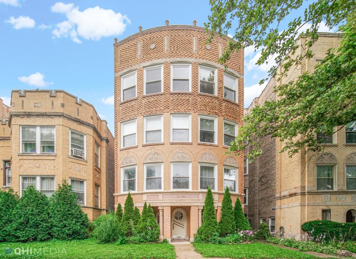 Apartment for rent at 6144 N Washtenaw Ave, Chicago, IL 60659