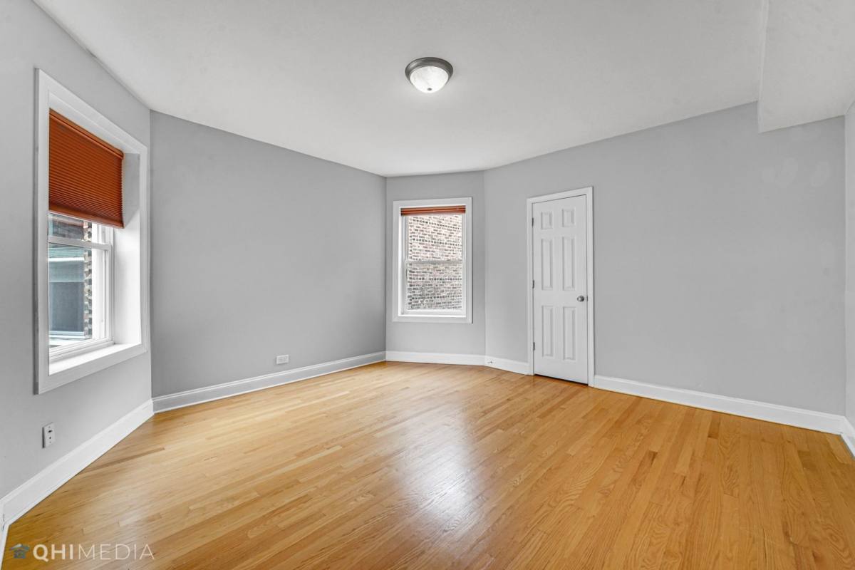 Apartment for rent at 6144 N Washtenaw Ave, Chicago, IL 60659