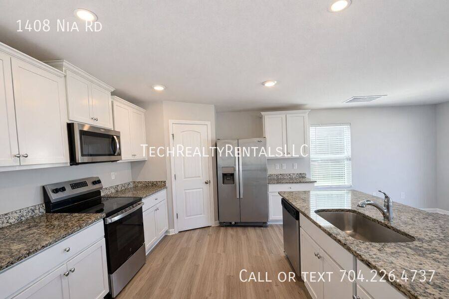 House for rent at 1408 Nia Rd, Charlotte, NC 28215