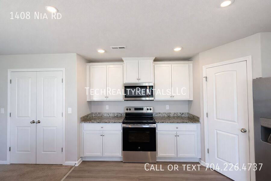 House for rent at 1408 Nia Rd, Charlotte, NC 28215
