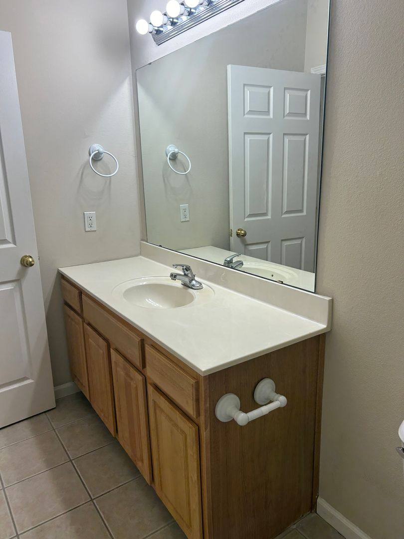 Apartment for rent at 1260 Kenilwood Way, Bowling Green, KY 42104
