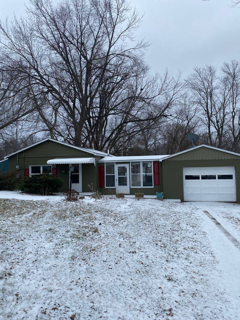 House for rent at 1808 Southlawn Dr, Des Moines, IA 50315
