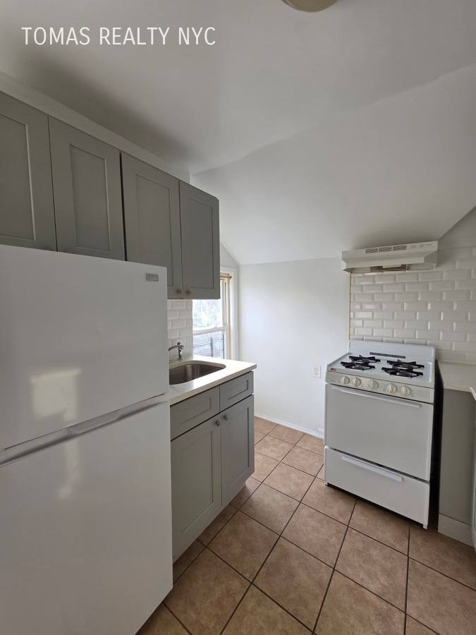Apartment for rent at 35 Altonwood Place, Yonkers, NY 10703