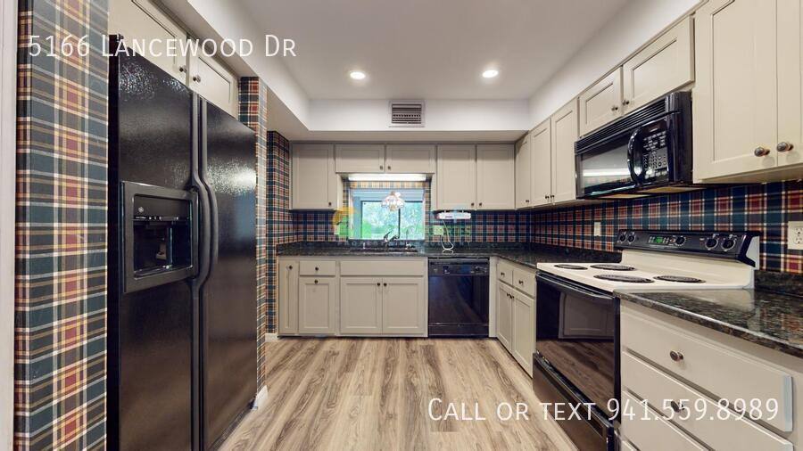 Townhouse for rent at 5166 Lancewood Dr, Sarasota, FL 34232