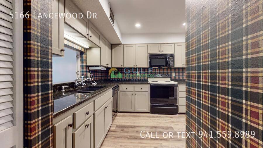 Townhouse for rent at 5166 Lancewood Dr, Sarasota, FL 34232