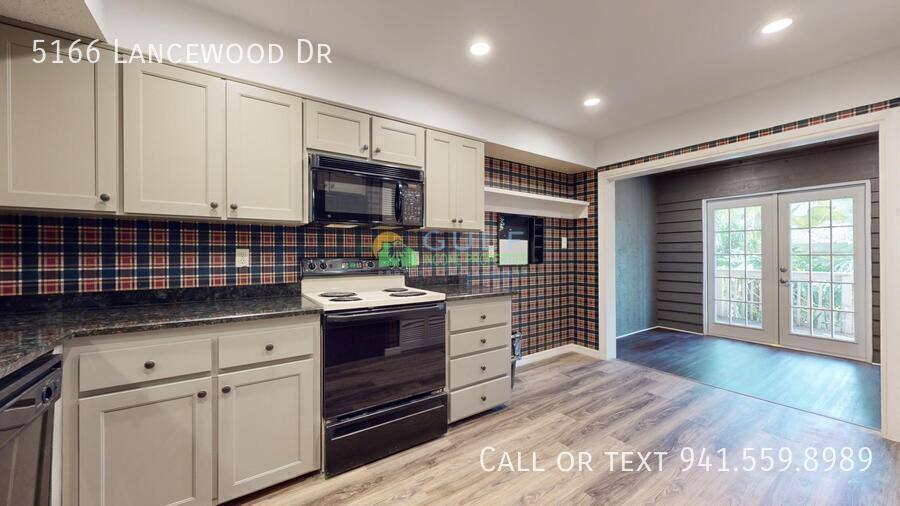 Townhouse for rent at 5166 Lancewood Dr, Sarasota, FL 34232