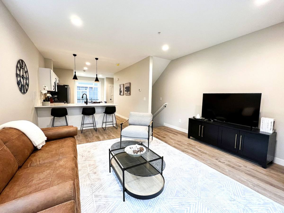Townhouse for rent at 533-537 14th Ave SW, Rochester, MN 55902