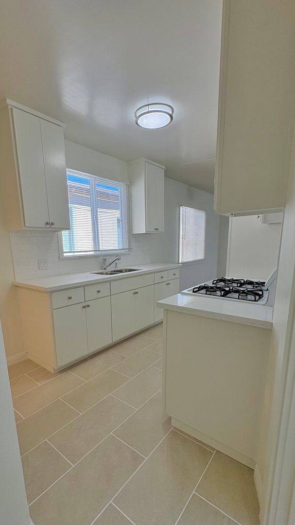 Apartment for rent at 14516-28 1 2 Burin Ave, Lawndale, CA 90260