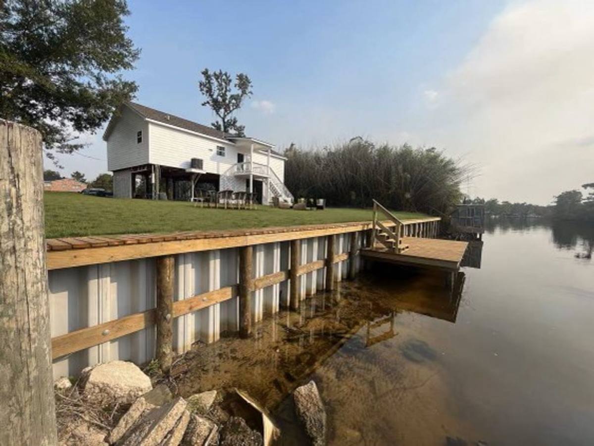 House for rent at 3855 River Rd, Westlake, LA 70669