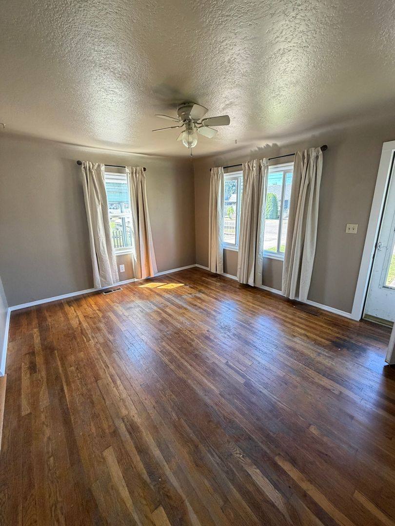 House for rent at 56 E Cedar St, Lebanon, OR 97355