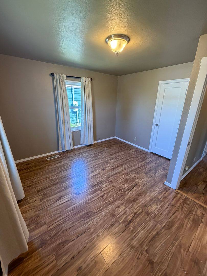 House for rent at 56 E Cedar St, Lebanon, OR 97355