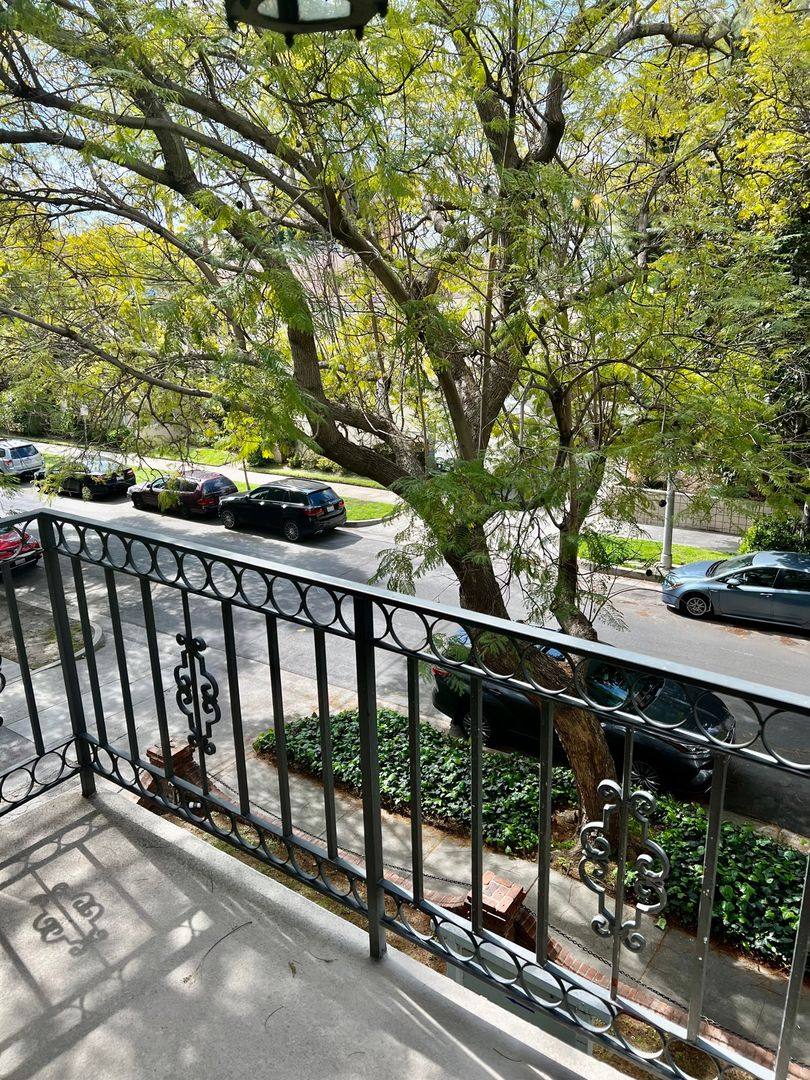 Apartment for rent at 320 S Clark Dr, Los Angeles, CA 90048
