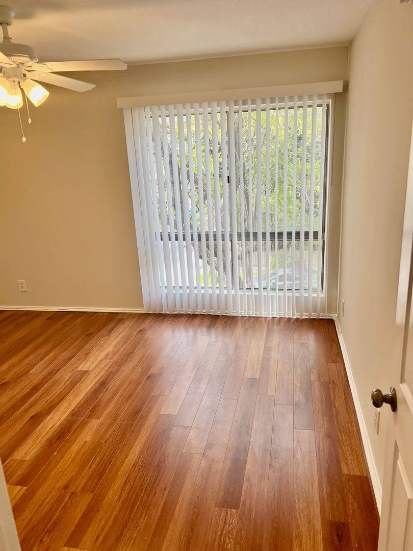 Apartment for rent at 320 S Clark Dr, Los Angeles, CA 90048