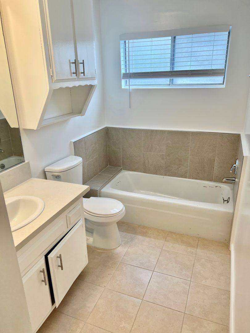 Apartment for rent at 320 S Clark Dr, Los Angeles, CA 90048